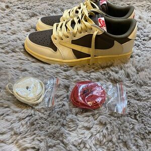 Nike Cream and Black Sneakers with Extra Laces